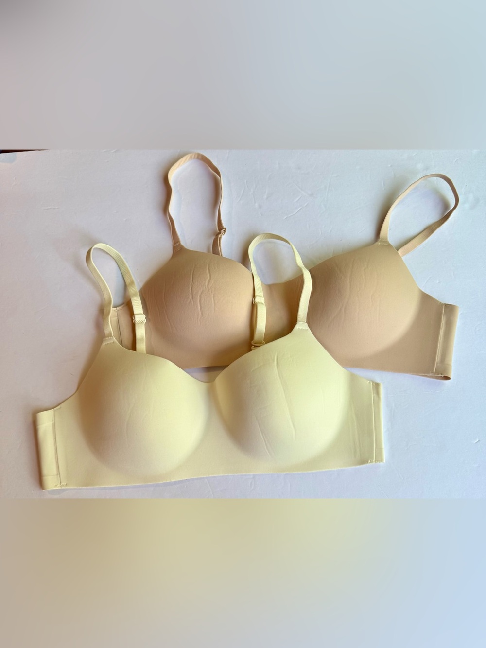 NWOT Seamless Wireless Molded Cup Bra - Cream
